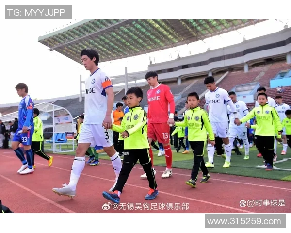 足球亲手腕的魅力与技巧探索如何提升你的球场表现与自信